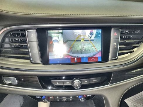 Used 2019 Buick Enclave Essence image 17