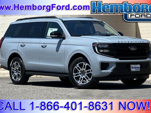 Used 2025 Ford Expedition Active AWD/4WD image 1
