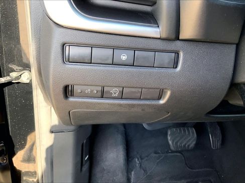 Used 2023 Nissan Rogue SV FWD image 32