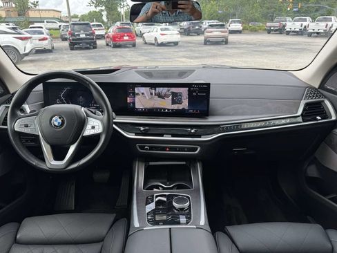 Used 2025 BMW X7 xDrive40i AWD/4WD image 15