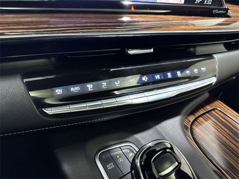 Used 2022 Cadillac Escalade Premium Luxury image 25