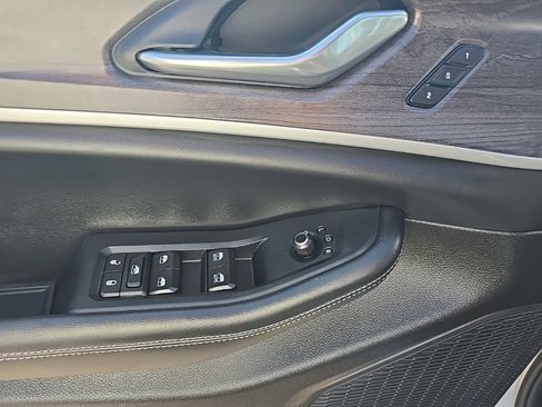 New 2025 Jeep Grand Cherokee Limited w/ Black Appearance Package image 27