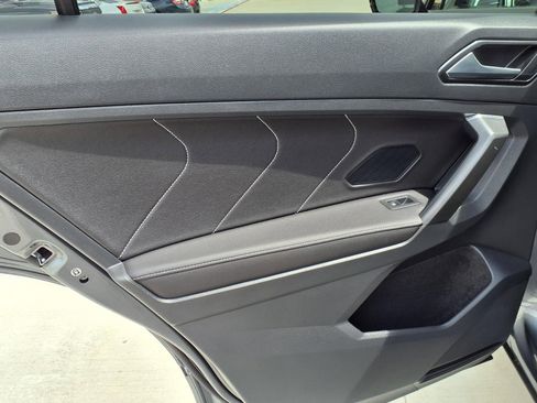 Used 2023 Volkswagen Tiguan SE R-Line FWD image 11