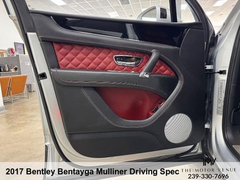 Used 2017 Bentley Bentayga Mulliner Driving Specification image 21