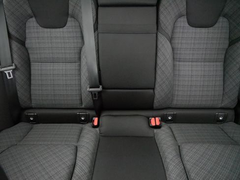 Used 2023 Volvo XC60 B5 Core image 13