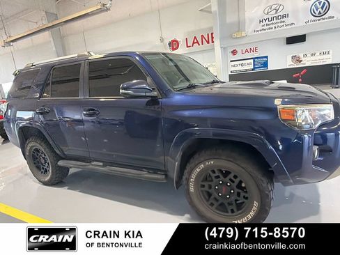 Used 2018 Toyota 4Runner TRD Off-Road Premium AWD/4WD image 2