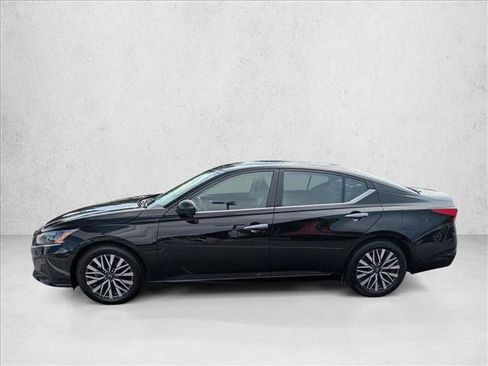 Used 2025 Nissan Altima 2.5 SV FWD image 8