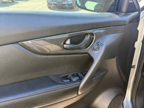 Used 2020 Nissan Rogue S image 7