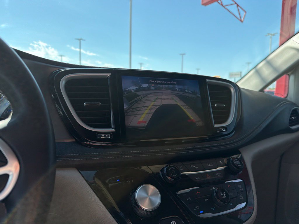 Used 2023 Chrysler Pacifica Touring-L FWD image 30