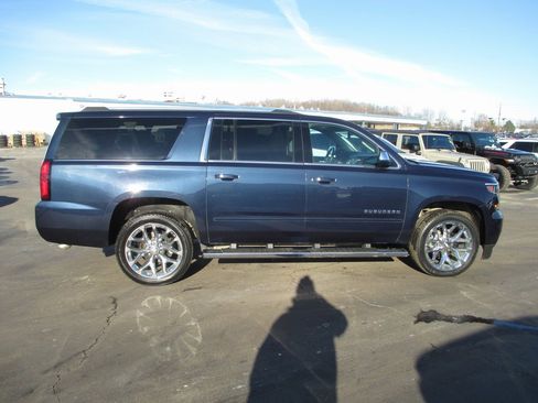 Used 2018 Chevrolet Suburban Premier image 2