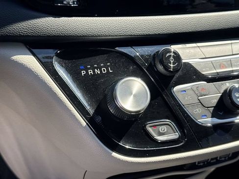Used 2023 Chrysler Voyager LX FWD image 14