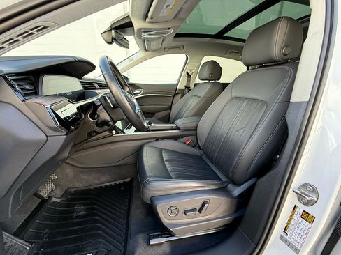 Used 2020 Audi e-tron Premium Plus image 2