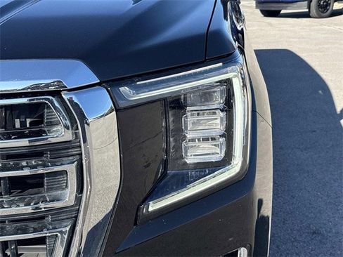 Used 2021 GMC Yukon SLT w/ SLT Premium Package image 10