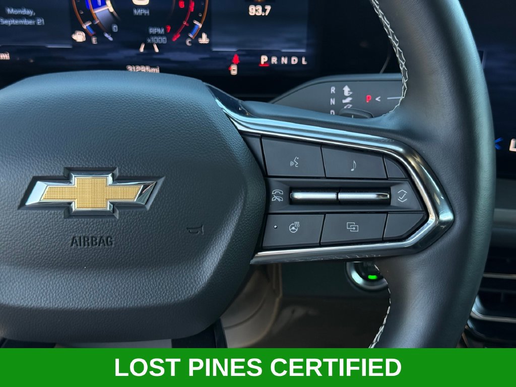 Used 2025 Chevrolet Traverse LT FWD image 12