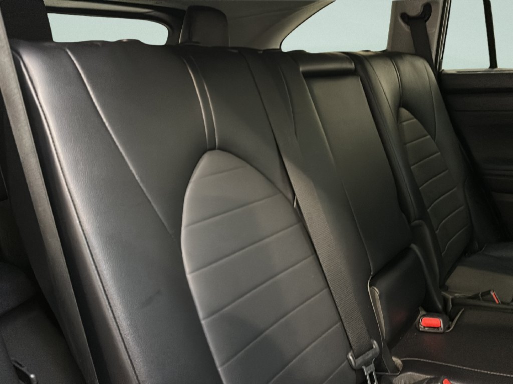 Used 2023 Toyota Highlander XLE AWD/4WD image 18