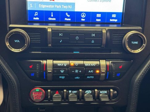 Used 2022 Ford Mustang Shelby GT500 w/ Technology Package RWD image 19