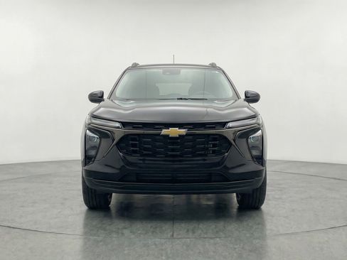 Used 2025 Chevrolet Trax LT w/ LT Convenience Package FWD image 2