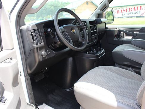 Used 2025 Chevrolet Express 3500 LS RWD image 21
