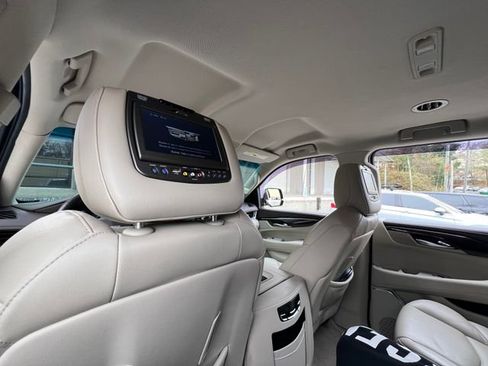 Used 2017 Cadillac Escalade image 19