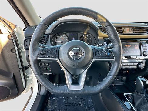 Used 2020 Nissan Rogue SL image 11