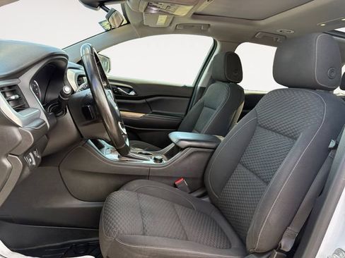 Used 2019 GMC Acadia SLE w/ GMC Pro Grade Package AWD/4WD image 8