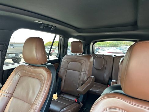 Used 2022 Lincoln Aviator Reserve w/ Elements Package Plus RWD image 17
