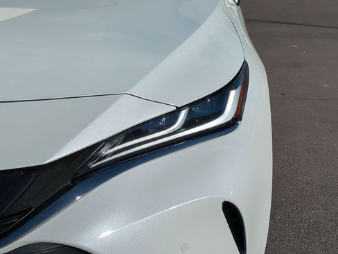 Used 2024 Toyota Venza Nightshade image 12