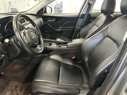 Used 2020 Jaguar F-PACE Premium image 30