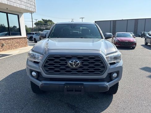 Used 2020 Toyota Tacoma TRD Off-Road w/ TRD Premium Off Road Package AWD/4WD image 10