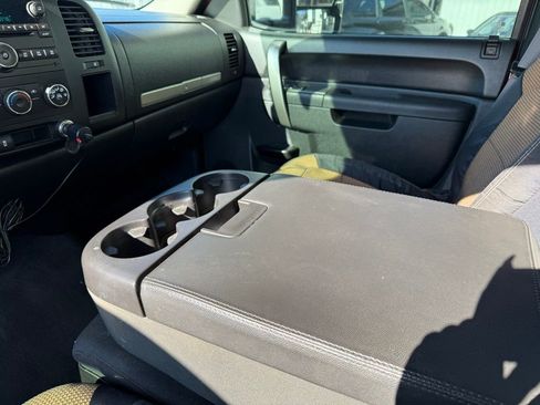 Used 2013 GMC Sierra 2500 SLE w/ Suspension Package, Off-Road image 12