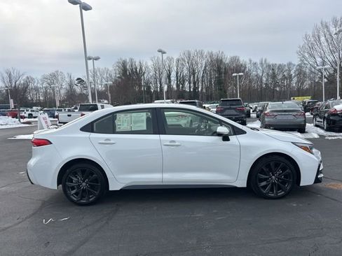 Used 2025 Toyota Corolla SE image 4