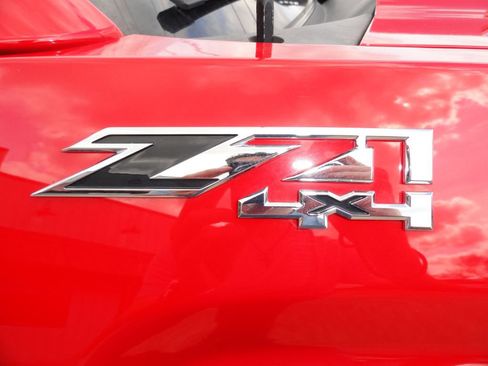 Used 2018 GMC Sierra 2500 SLE w/ SLE Preferred Package image 28