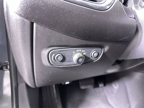 Used 2020 Chevrolet Equinox LT image 18