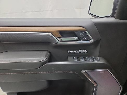 Certified 2025 Chevrolet Silverado 1500 High Country w/ High Country Premium Package AWD/4WD image 21