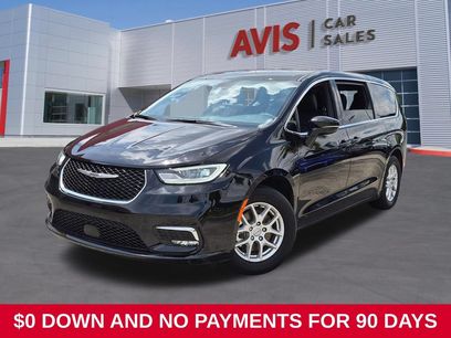 Used 2025 Chrysler Pacifica Select