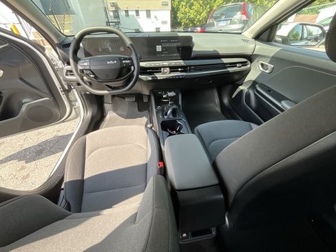 Used 2025 Kia K4 LXS image 26
