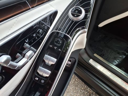 Used 2022 Mercedes-Benz S 580 4MATIC Sedan w/ AMG Line Package image 23
