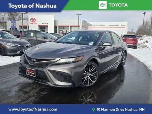 Used 2024 Toyota Camry SE image 1