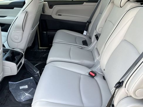 New 2026 Honda Odyssey Touring image 9