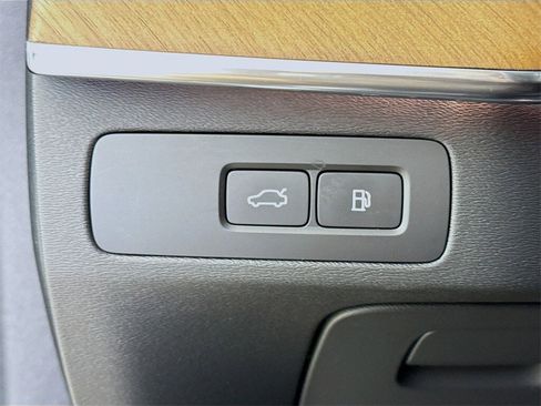 Certified 2024 Volvo XC90 T8 Plus image 10