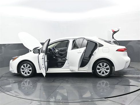 Used 2024 Toyota Corolla LE image 33