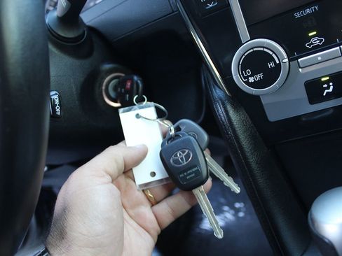 Used 2013 Toyota Camry SE FWD image 25