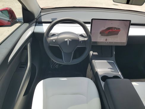 Used 2024 Tesla Model Y Long Range RWD image 15