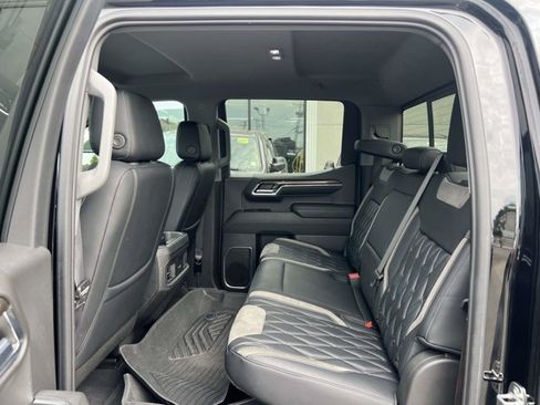Used 2023 Chevrolet Silverado 1500 RST w/ Convenience Package II AWD/4WD image 9