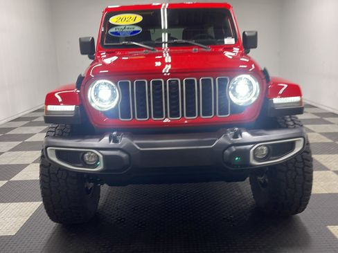 Used 2024 Jeep Wrangler Unlimited Sahara w/ Technology Group AWD/4WD image 25