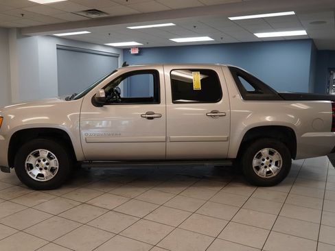 Used 2008 Chevrolet Avalanche LT RWD image 2