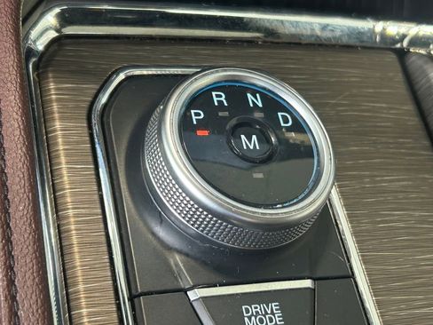 Used 2024 Ford Expedition Limited image 13