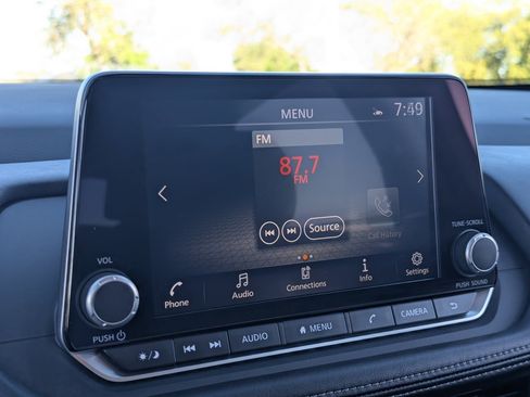 Certified 2025 Nissan Rogue SV image 22