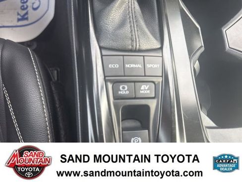 Used 2025 Toyota Camry SE image 19