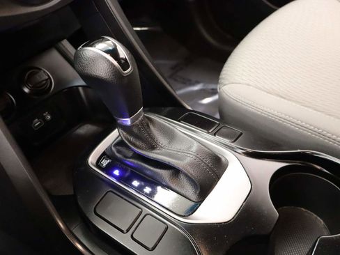 Used 2018 Hyundai Santa Fe SE image 9